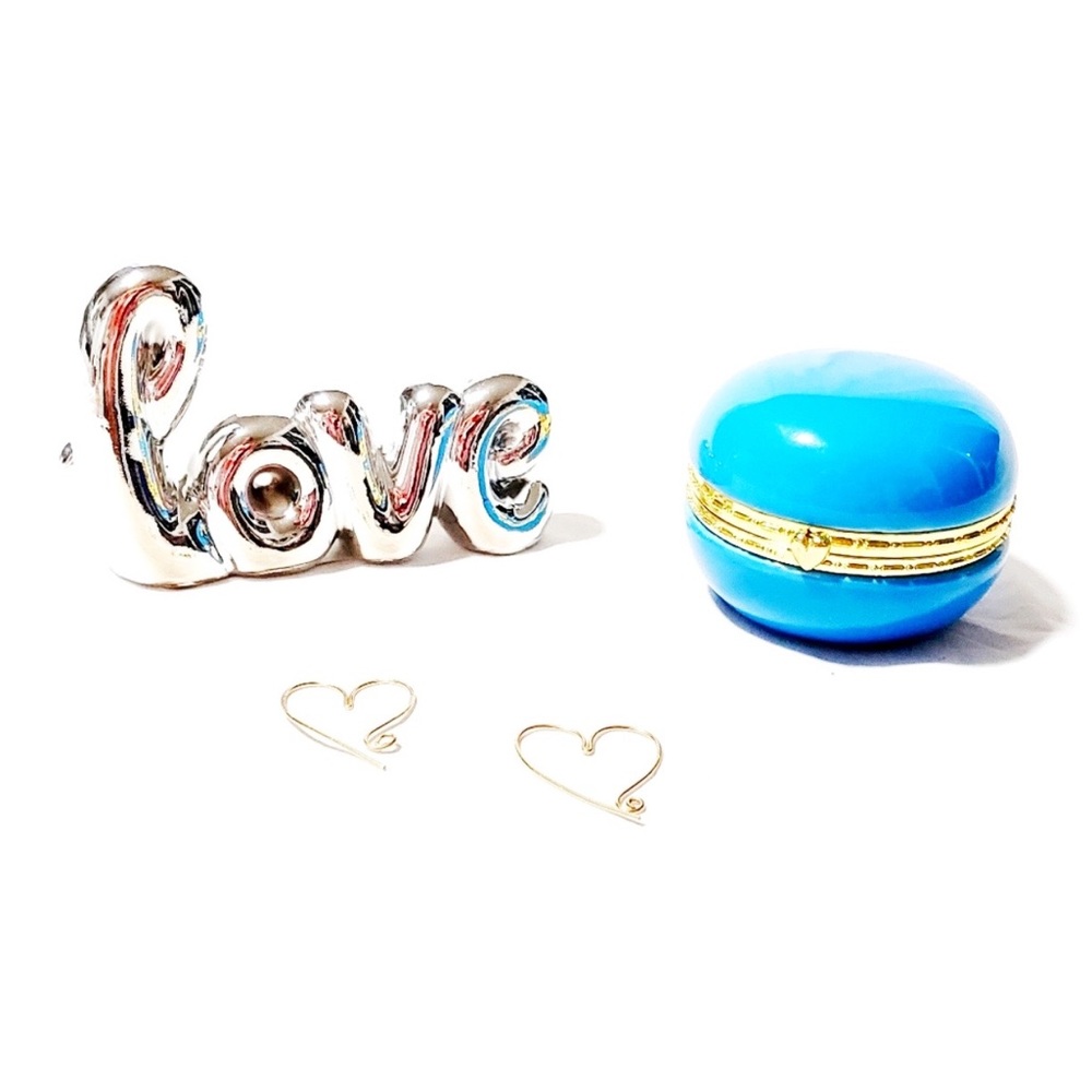 **French Macaron Jewelry Box & Gold Heart Earrings